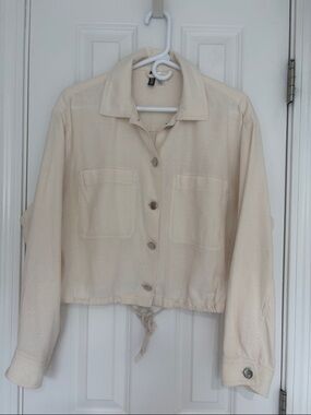 Divided Cotton Cropped Drawstring Pocket Jacket in Cream